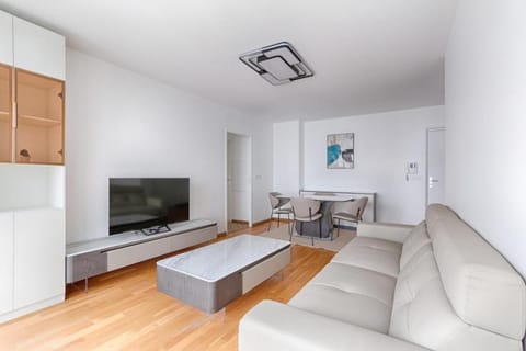 Communal lounge/ TV room, TV and multimedia, Kitchen or kitchenette, Living room, Seating area, Dining area