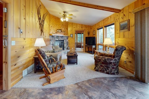 Swaying Pines Estate House in Three Lakes