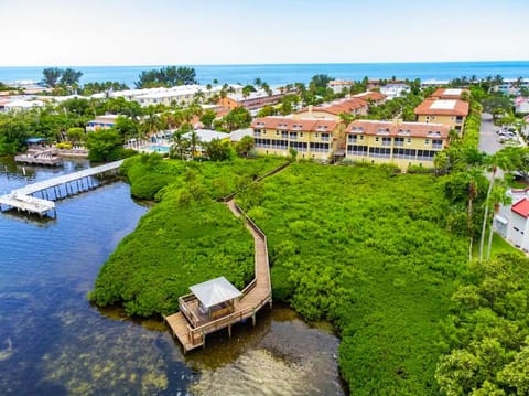 Sun Kissed Villa by SkyRun Anna Maria House in Bradenton Beach