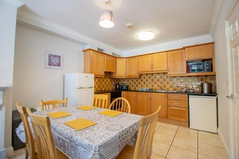 Kitchen or kitchenette, Dining area, oven, stove, toaster
