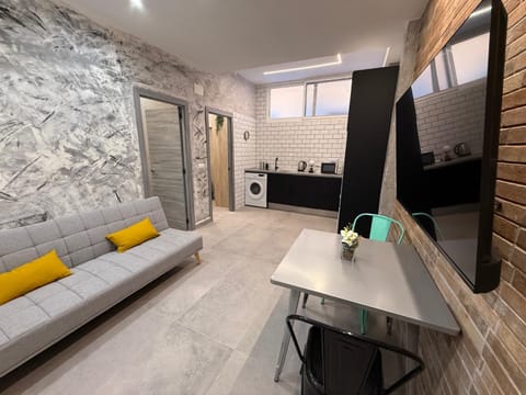 Communal lounge/ TV room, TV and multimedia, Seating area, Dining area
