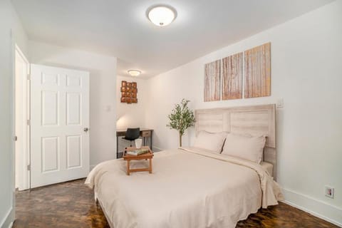 Private 3 Bedrooms Downtown Ottawa w Balcony Apartment in Gatineau