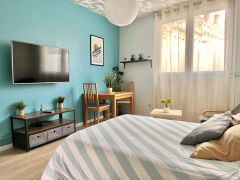 Communal lounge/ TV room, Bed, Living room, Bedroom