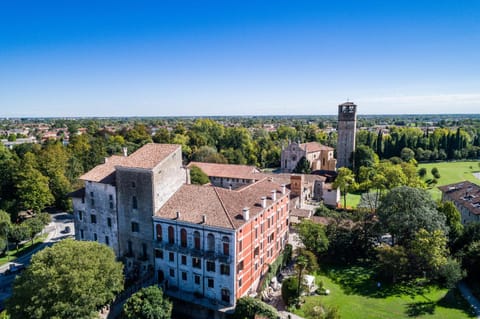 Property building, Bird's eye view, Landmark view, Location