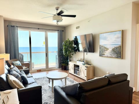 TV and multimedia, Living room, Seating area, Evening entertainment, Sea view