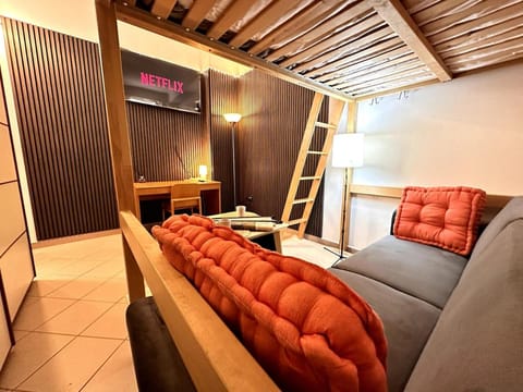 TV and multimedia, Living room, Seating area