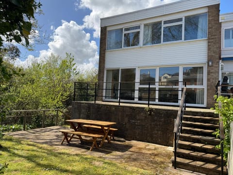 Property building, Patio, Garden, Balcony/Terrace, Garden view