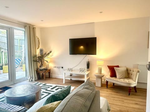 Communal lounge/ TV room, Living room, Seating area