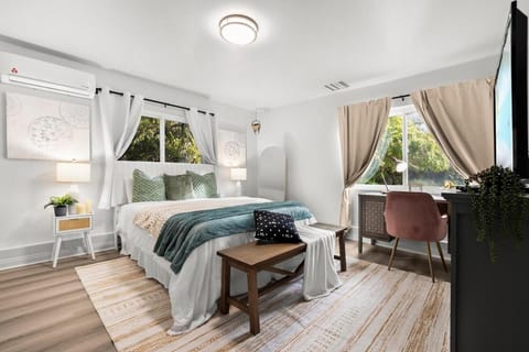 Entire Private Home with 4 Bedrooms 3 Bathrooms, King Bed, Big Yard, Prime Area, Ranch Style, Available Now House in La Mesa