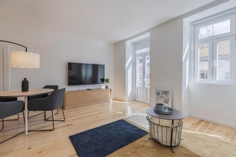 TV and multimedia, Living room, Seating area, Dining area