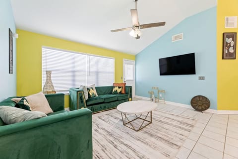 TV and multimedia, Living room, Seating area