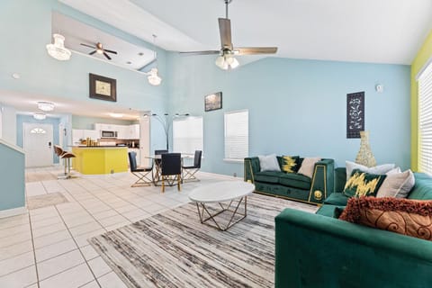 Kitchen or kitchenette, Living room, Dining area