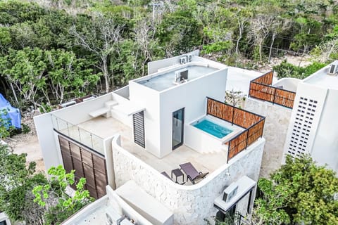 Property building, Balcony/Terrace, Swimming pool, sunbed