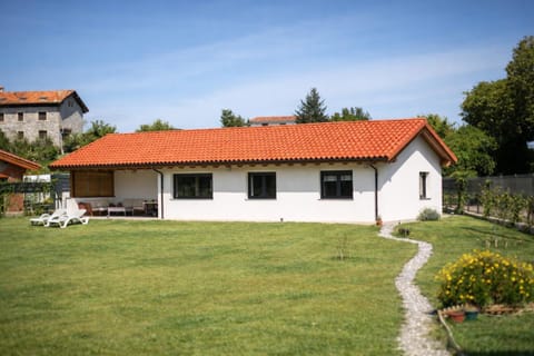 Property building, Garden, Balcony/Terrace, Garden view