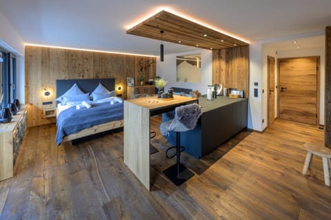 Bed, Kitchen or kitchenette, Photo of the whole room, Bedroom