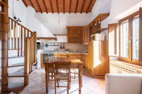 Day, TV and multimedia, Kitchen or kitchenette, Living room, Photo of the whole room, Dining area, dishwasher, microwave, oven, stove, stove, toaster, kitchen, kitchen