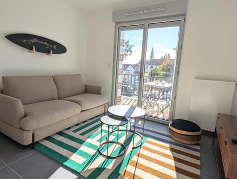 Spring, Summer, TV and multimedia, View (from property/room), Balcony/Terrace, Living room, Seating area, internet