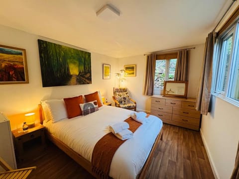 The Rural Woodside Cabin by MaisonPro Cabin in Stroud