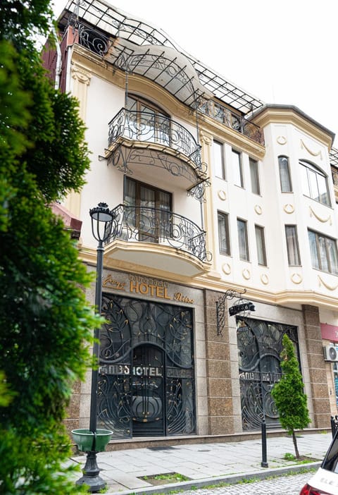 Property building, Day
