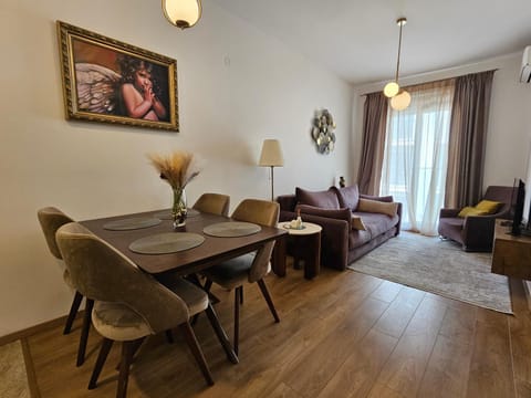 Living room, Seating area, Dining area