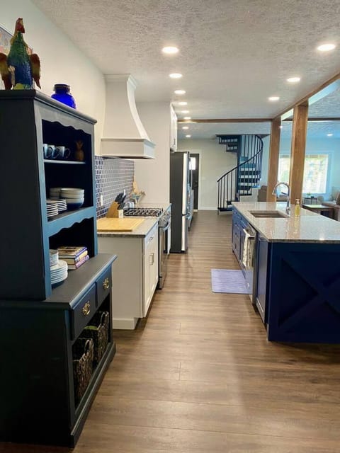 Bay Street Blue Ludington Park House in Escanaba