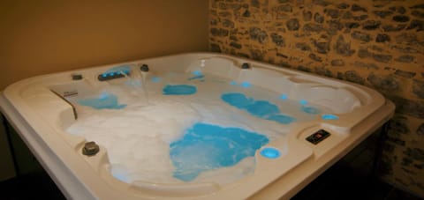 Hot Tub, Hot Tub, Spa and wellness centre/facilities