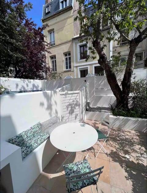 Patio, Dining area