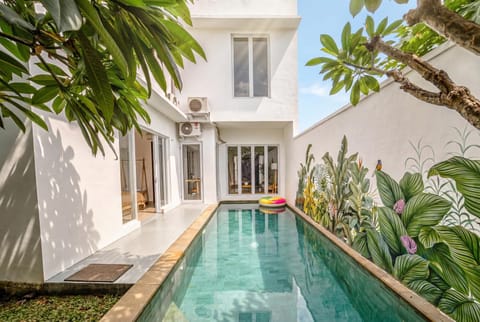 Property building, Patio, Swimming pool