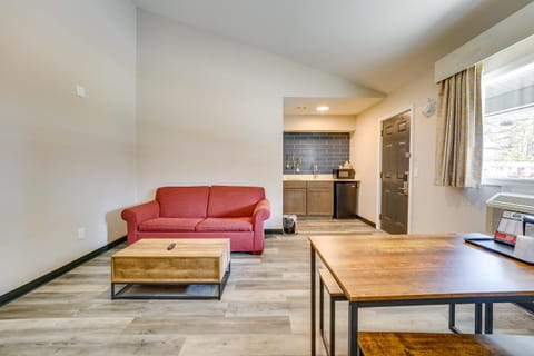 WFH-Friendly Studio Near Lighthouse Beach! Apartment in Port Huron