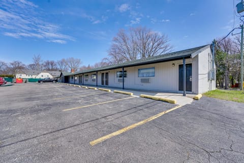 WFH-Friendly Studio Near Lighthouse Beach! Apartment in Port Huron