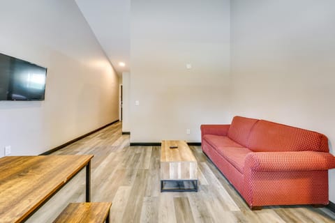 WFH-Friendly Studio Near Lighthouse Beach! Apartment in Port Huron