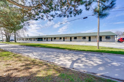 Walk to Shopping and Dining Port Huron Studio Apartment in Port Huron