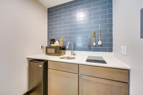 2 Mi to Downtown Port Huron Sleek Studio Apt Apartment in Port Huron