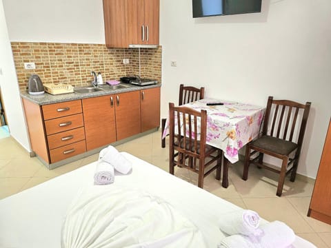 Center Apartments Bed and Breakfast in Ksamil