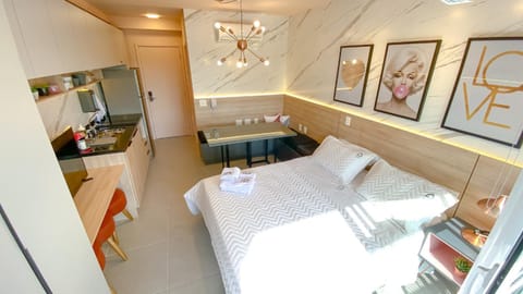 Bed, TV and multimedia, Kitchen or kitchenette, Photo of the whole room, Dining area, Bedroom