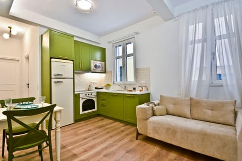 Kitchen or kitchenette, Living room, Seating area, dishwasher, washing machine