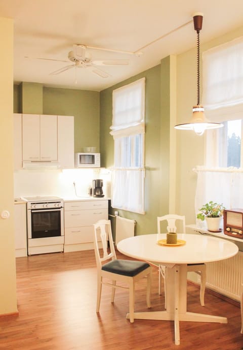 Dining area, kitchen