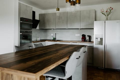 Kitchen or kitchenette, Dining area, dishwasher, oven, stove