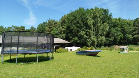Wohnwagen auf Tierschutz Landhof inmitten der Natur Campground/
RV Resort in Lubeck