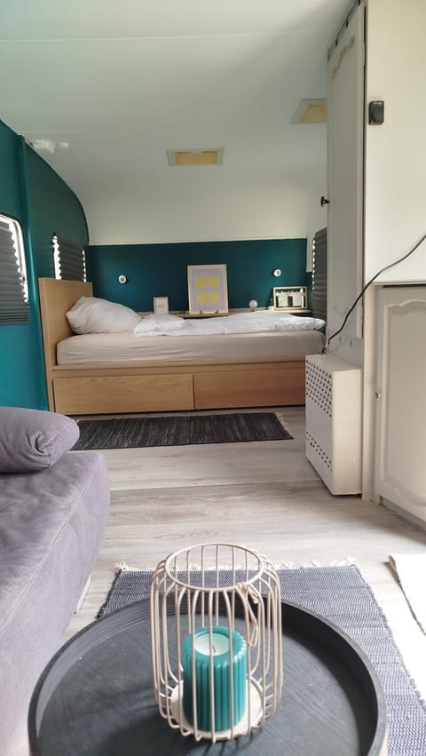 Wohnwagen auf Tierschutz Landhof inmitten der Natur Campground/
RV Resort in Lubeck