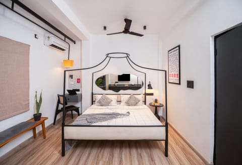 Bed, Photo of the whole room, Bedroom, towels, air conditioner