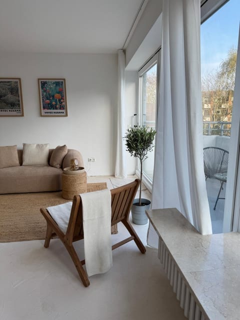 View (from property/room), Balcony/Terrace, Living room
