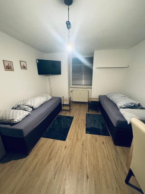 TV and multimedia, Seating area, Bedroom