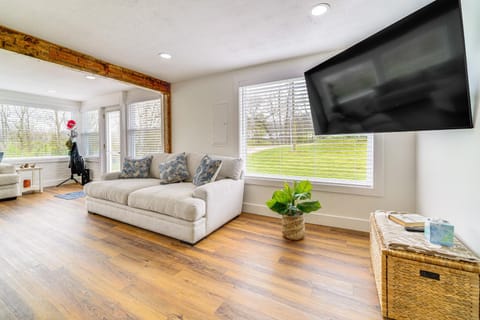 Peaceful Home with Patio on 30 Acres in Coxs Creek! House in Indiana