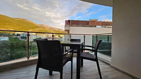 Day, Natural landscape, View (from property/room), Balcony/Terrace, Mountain view