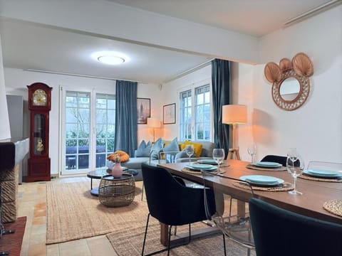 Beautiful house with garden, game, gym, terrace&parking Apartment in Strassen