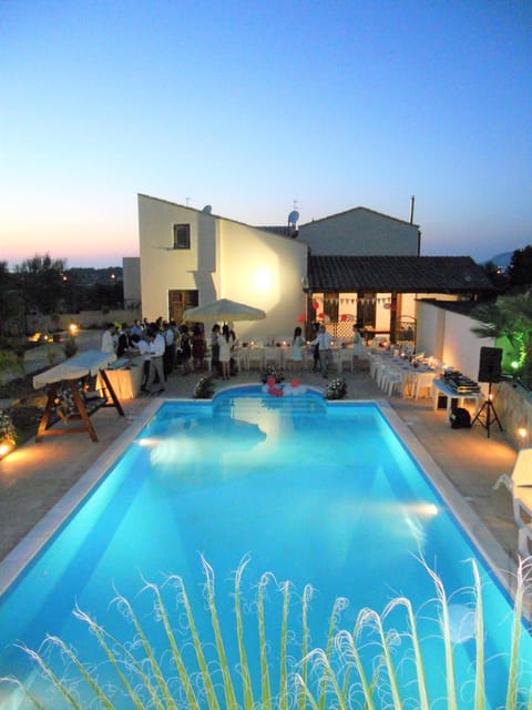 Facade/entrance, Swimming pool