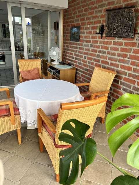 Patio, TV and multimedia, Dining area
