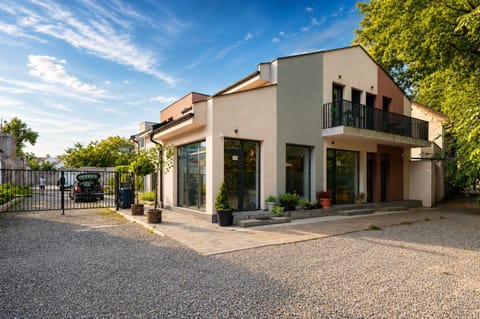 Property building, Day, Neighbourhood, Street view