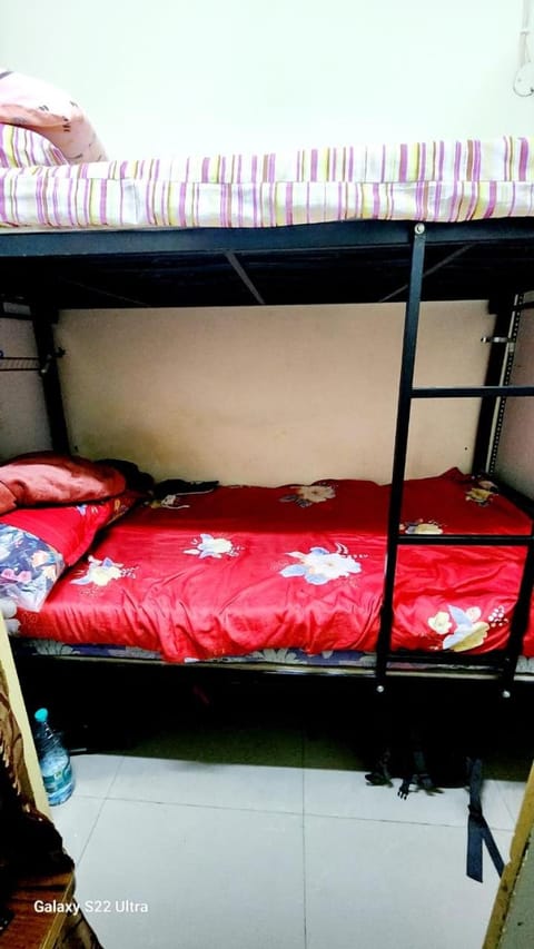 Partition Men bed Space Apartment in Dubai